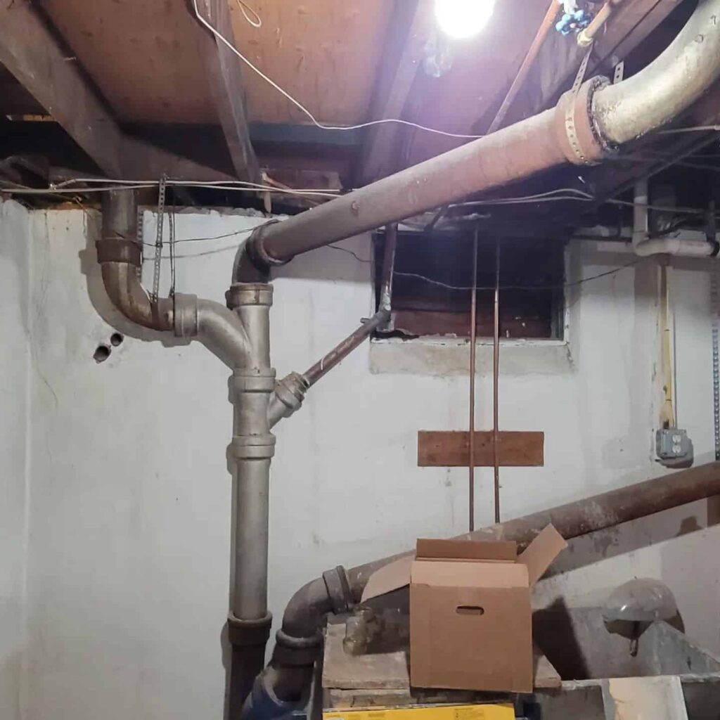 Pipes as new lines for bathroom